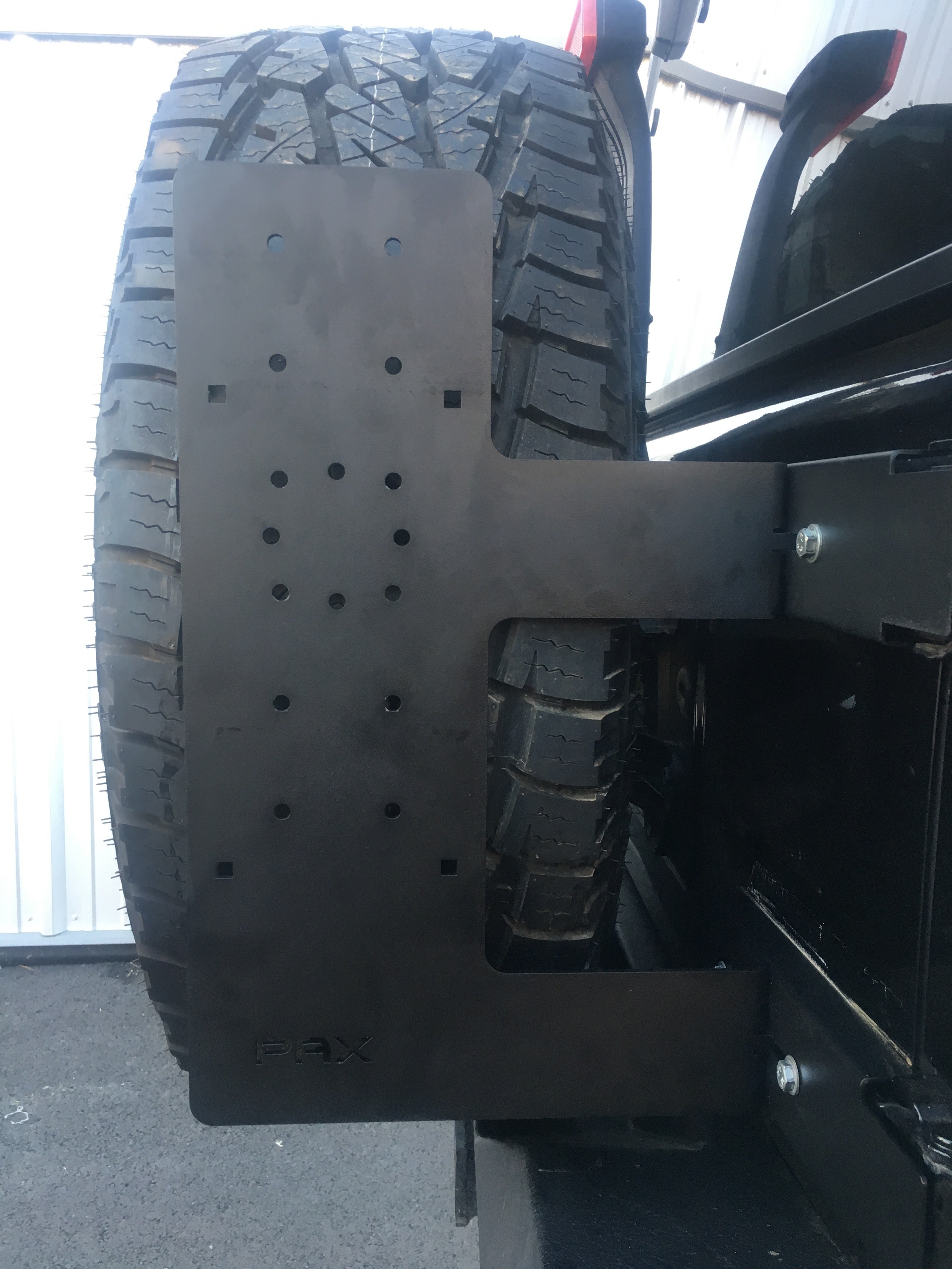 rotopax-jeep-jk-tailgate-mount-heckklappenhalterung-f-r-kraftstoffkanister image 5