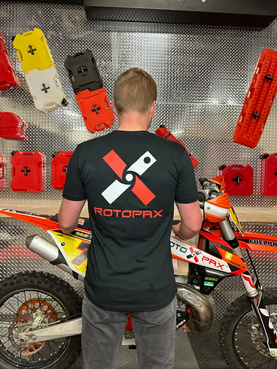 rotopax-keep-adventure-going-t-shirt-schwarz image 1