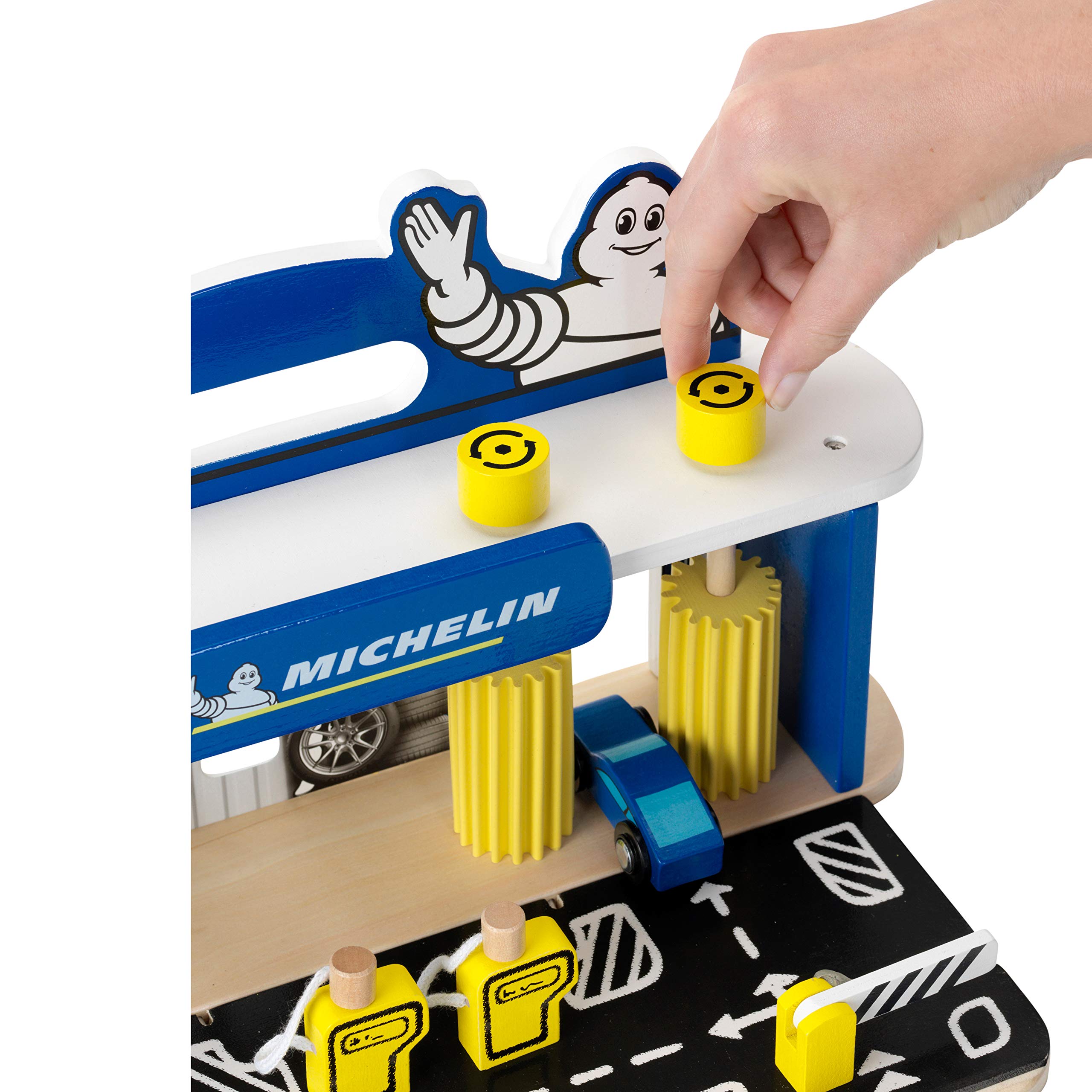 theo-klein-3403-michelin-service-station-aus-holz-mit-2-autos-inkl-hebeb-hne-und image 7